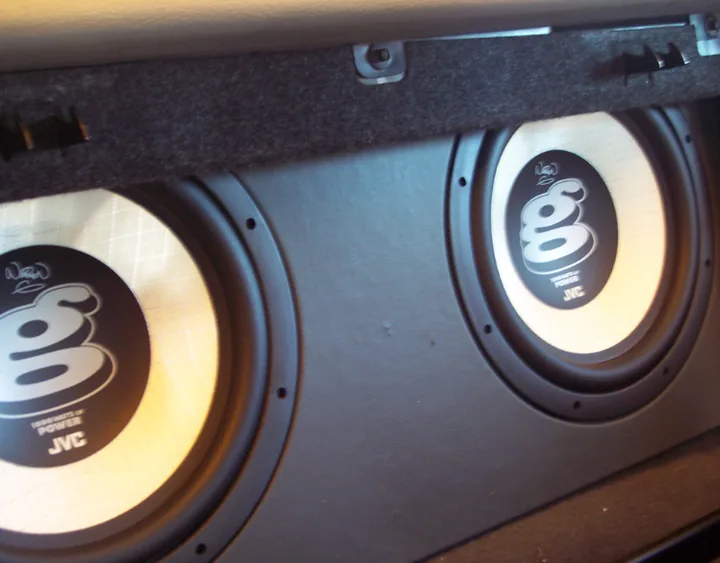 Vehicle audio component installation detail